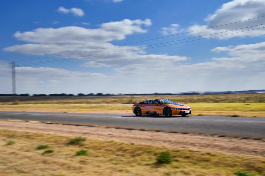  BMW i8 Roadster (I15) 2018 года  (ZA) (фото 13 из 44)